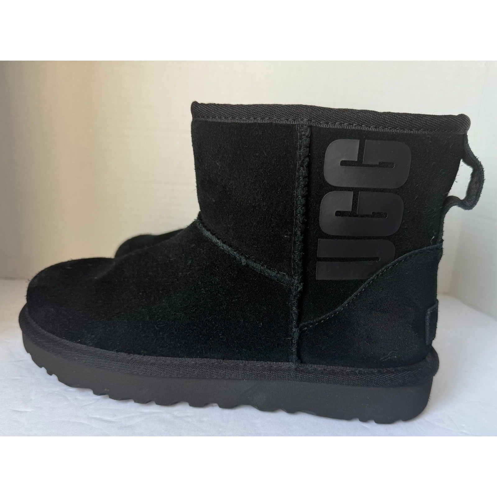 Ugg Classic Mini Ii Boots Womens Size 6 Black Suede Sheepskin 1016222 Preowned